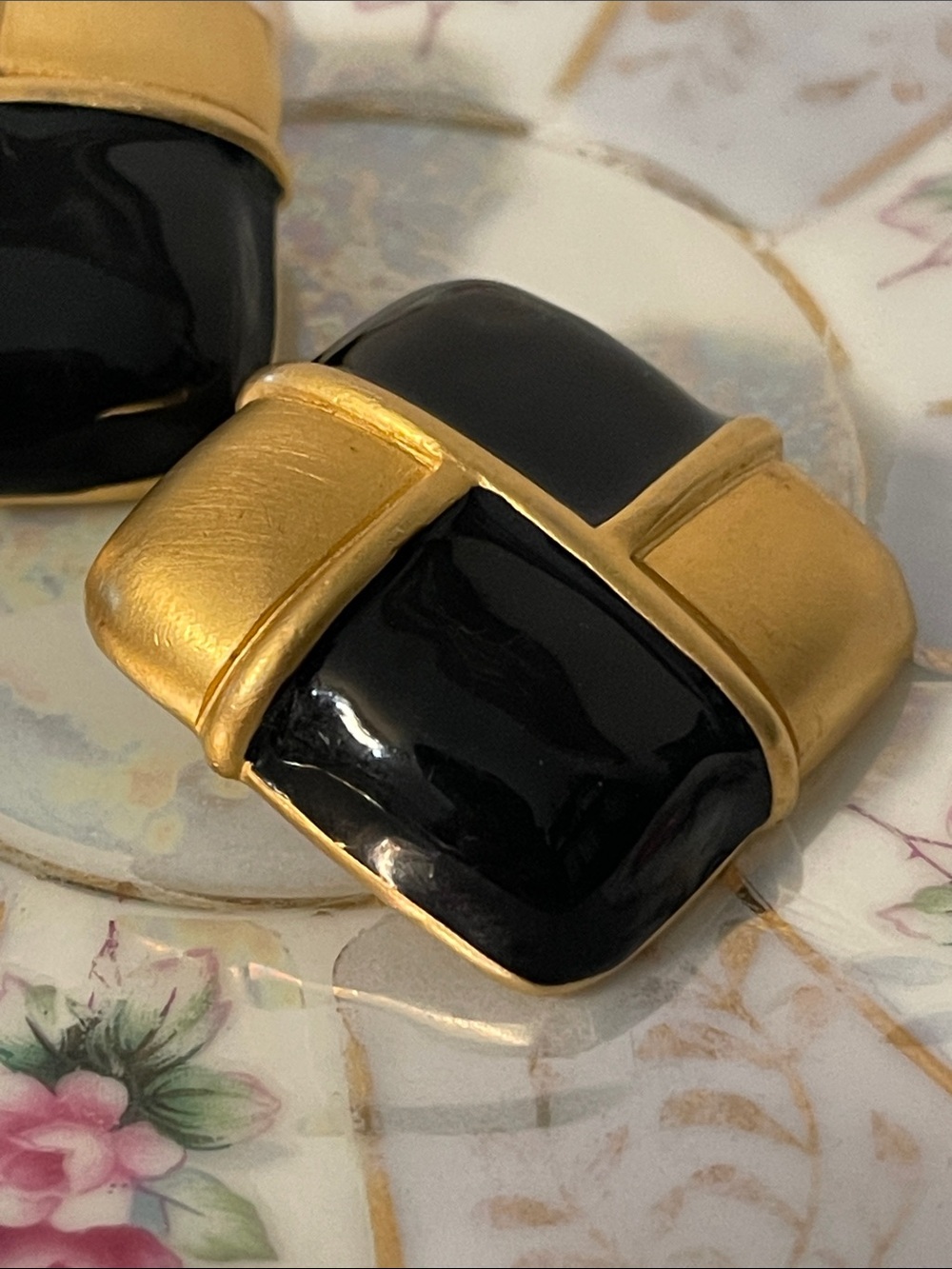 1980’s Givenchy Black & Gold Geometric Checkered Runway Clip-On Earrings - Picture 3 of 11